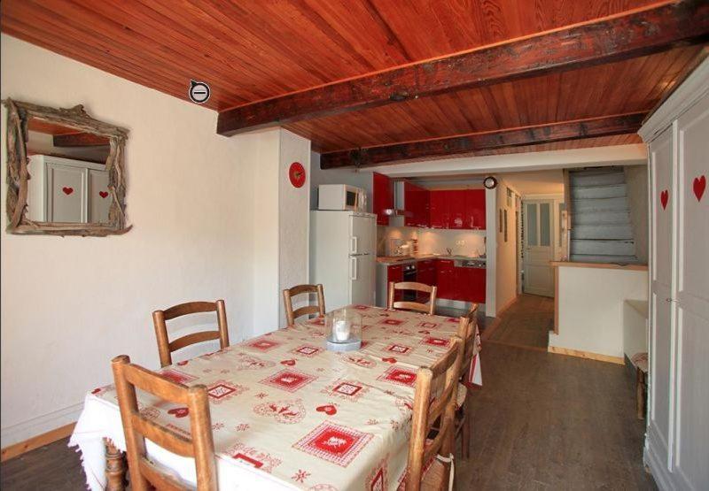 Le Gite Des Faucons Bagian luar foto