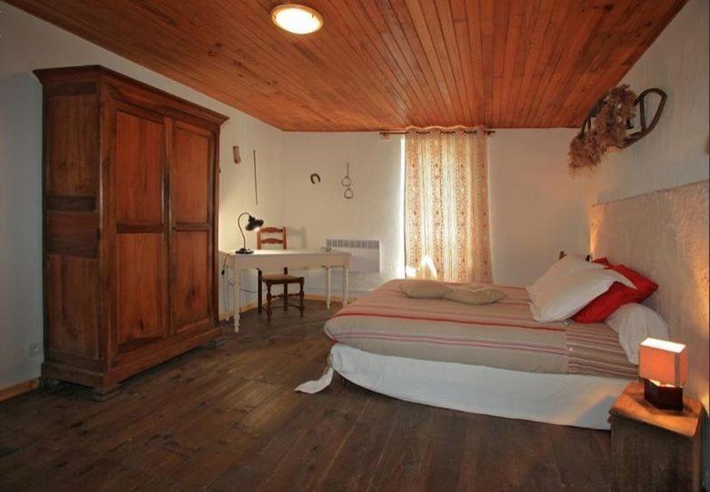 Le Gite Des Faucons Bagian luar foto
