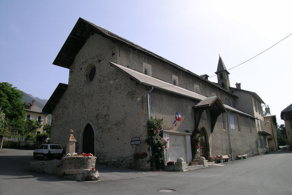 Le Gite Des Faucons Bagian luar foto